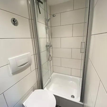 Apartment - Eigenes Bad,küche - Wifi - Parkplatz - 2 Og *