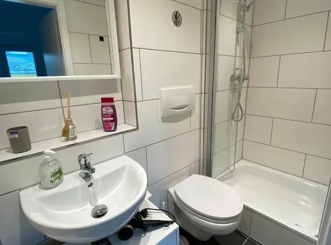 - Eigenes Bad,kueche - Wifi - Parkplatz - 2 Og *