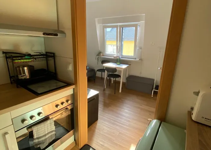 - Eigenes Bad,kueche - Wifi - Parkplatz - 2 Og Lägenhet *